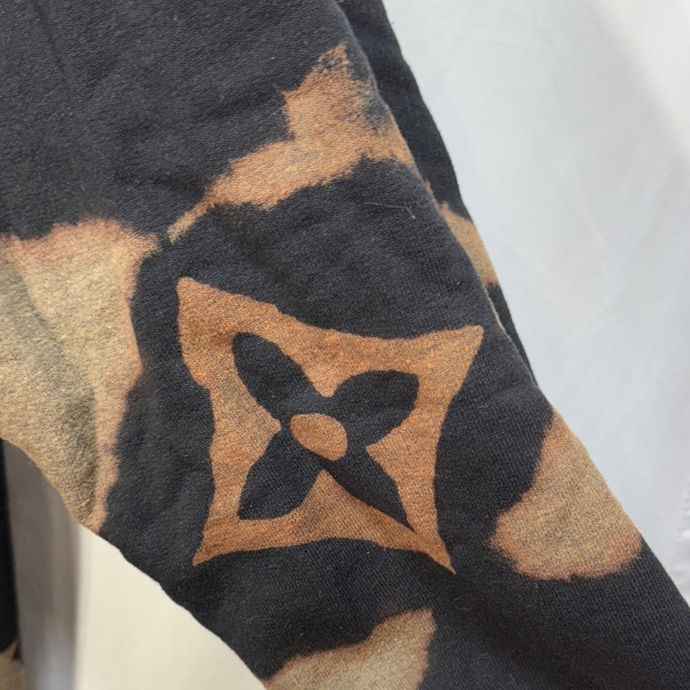 🪐Stylish Black bleach, dyed, distressed sweatshirt: - Picture 6 of 9